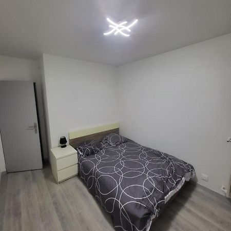 Chambre Neuve Dans Un Logement Partage A 10 Minute Du Circuit 24H Allonnes  Eksteriør bilde