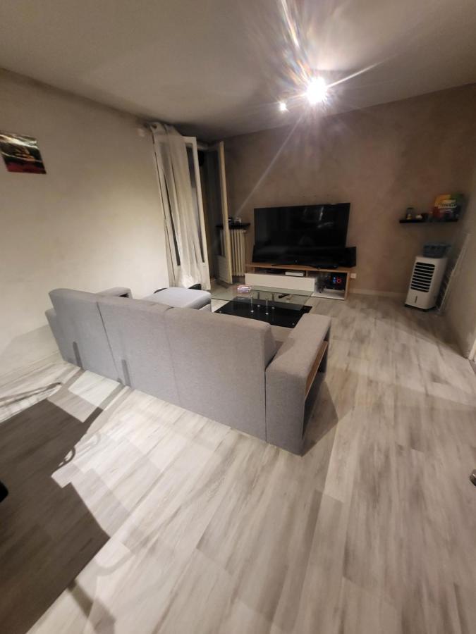 Chambre Neuve Dans Un Logement Partage A 10 Minute Du Circuit 24H Allonnes  Eksteriør bilde