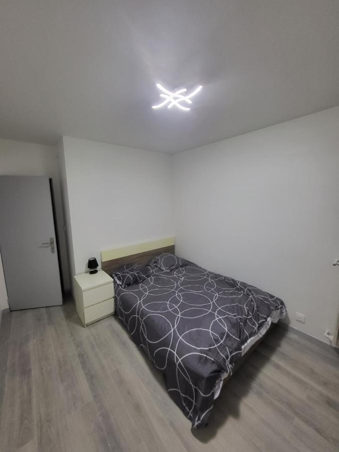 Chambre Neuve Dans Un Logement Partage A 10 Minute Du Circuit 24H Allonnes  Eksteriør bilde